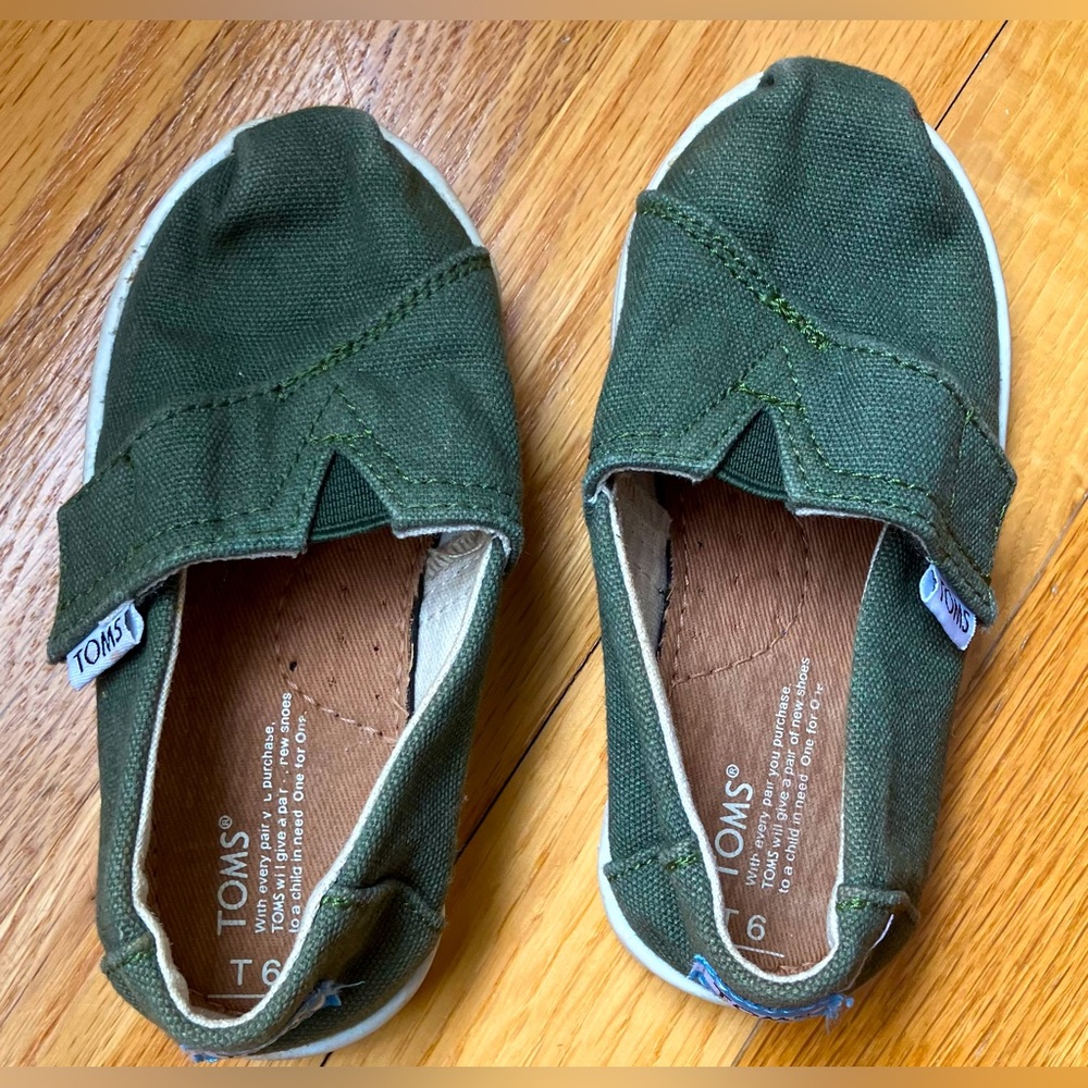 TOMS Size 6 Little Kids Green Canvas Shoes
